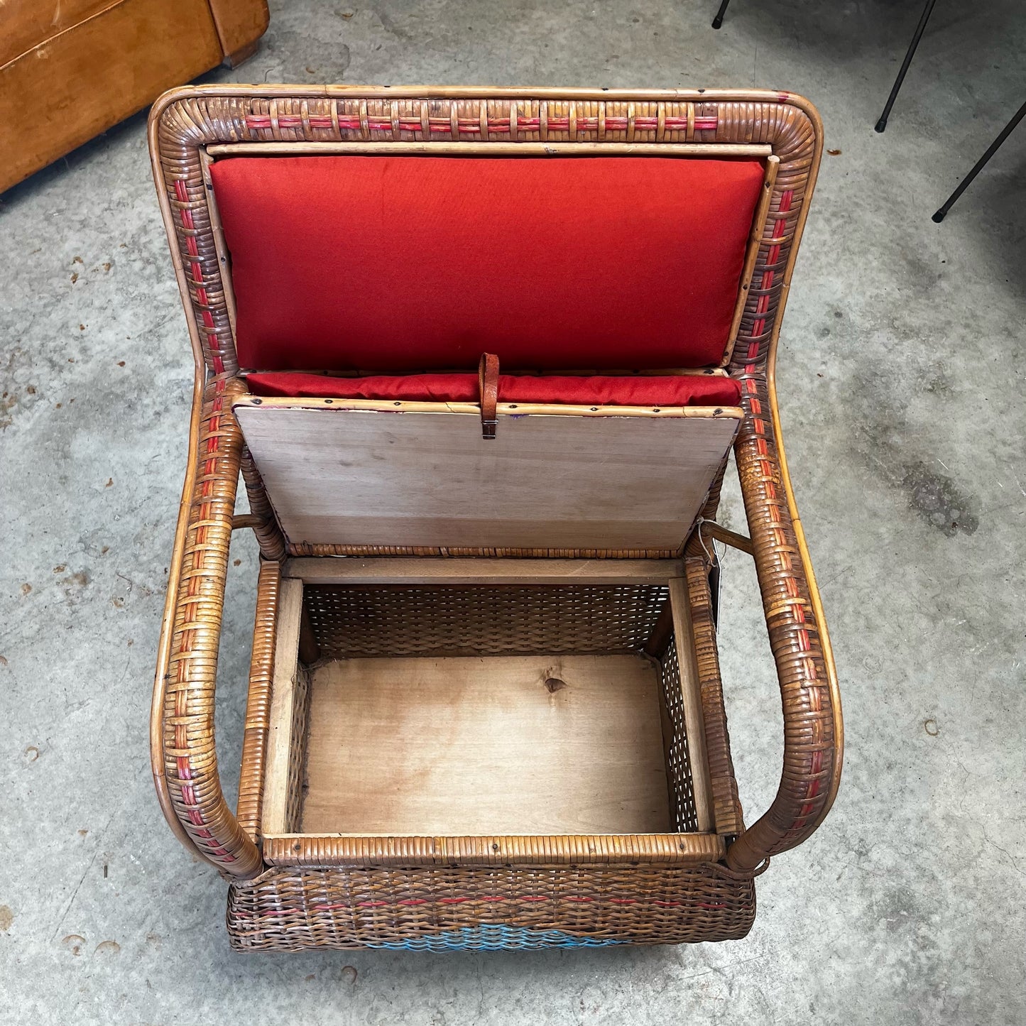 Fauteuil coffre osier