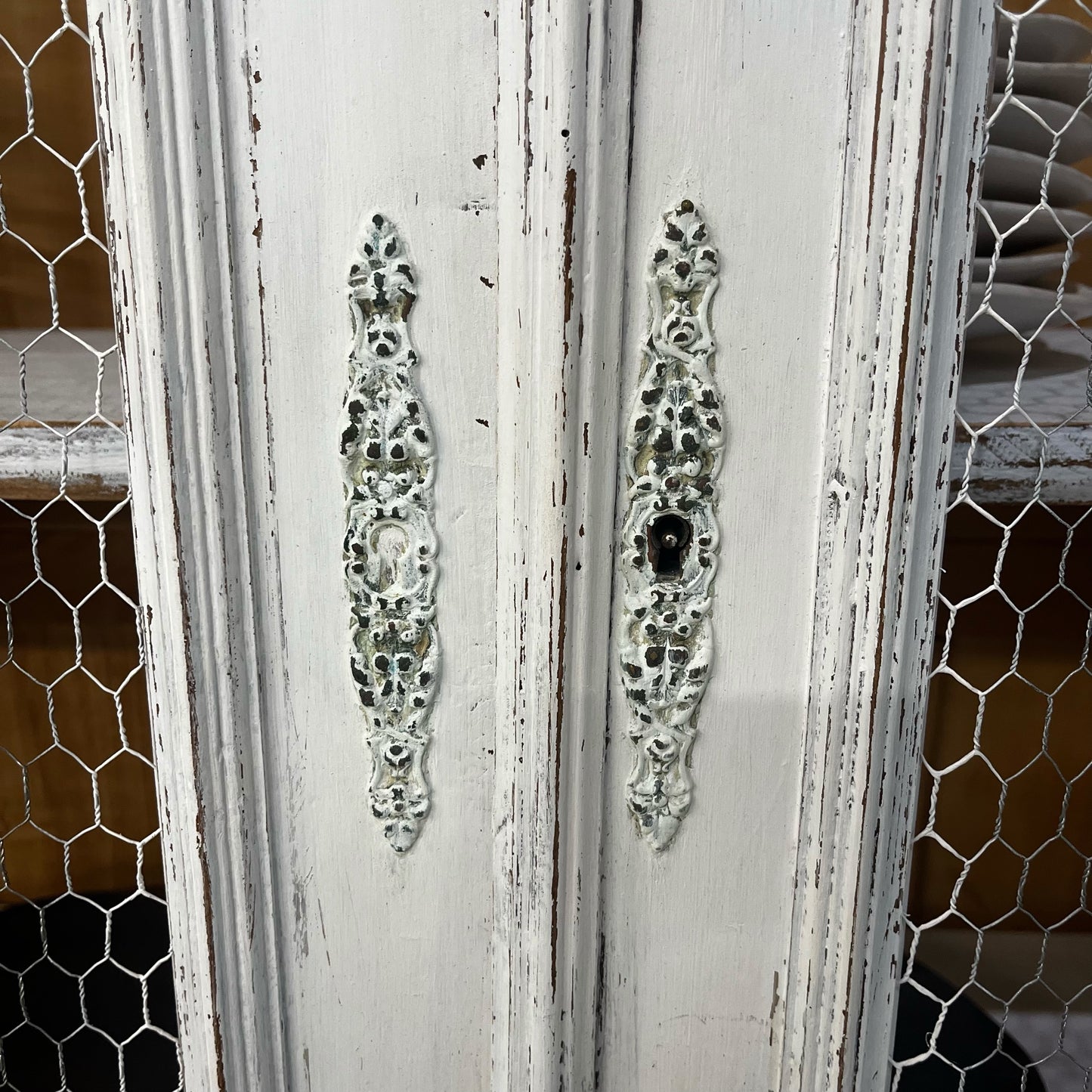 Armoire 2 Portes Grillagée