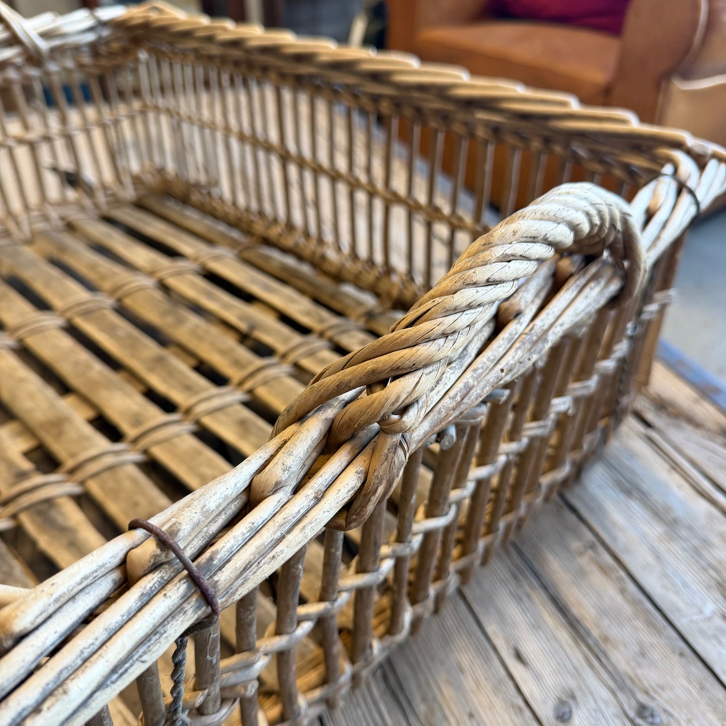 Panier en rotin ancien