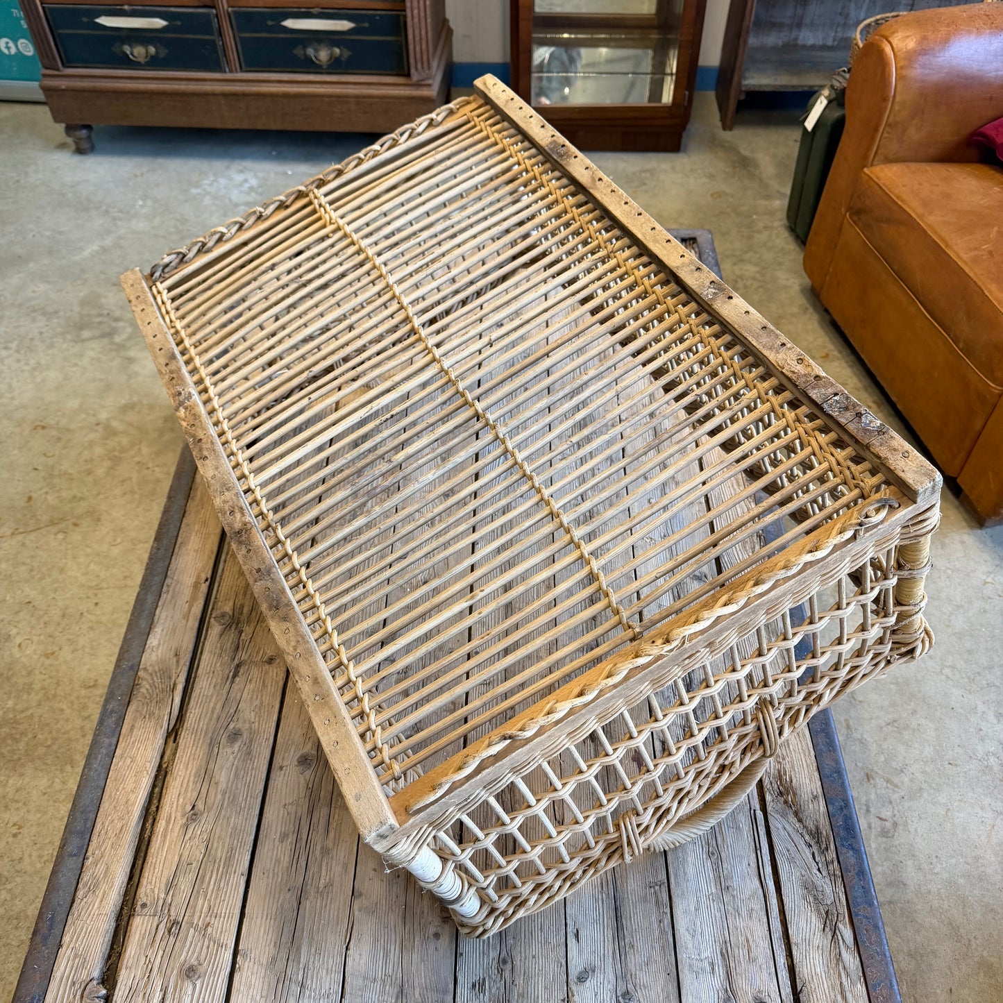 Panier en rotin ancien