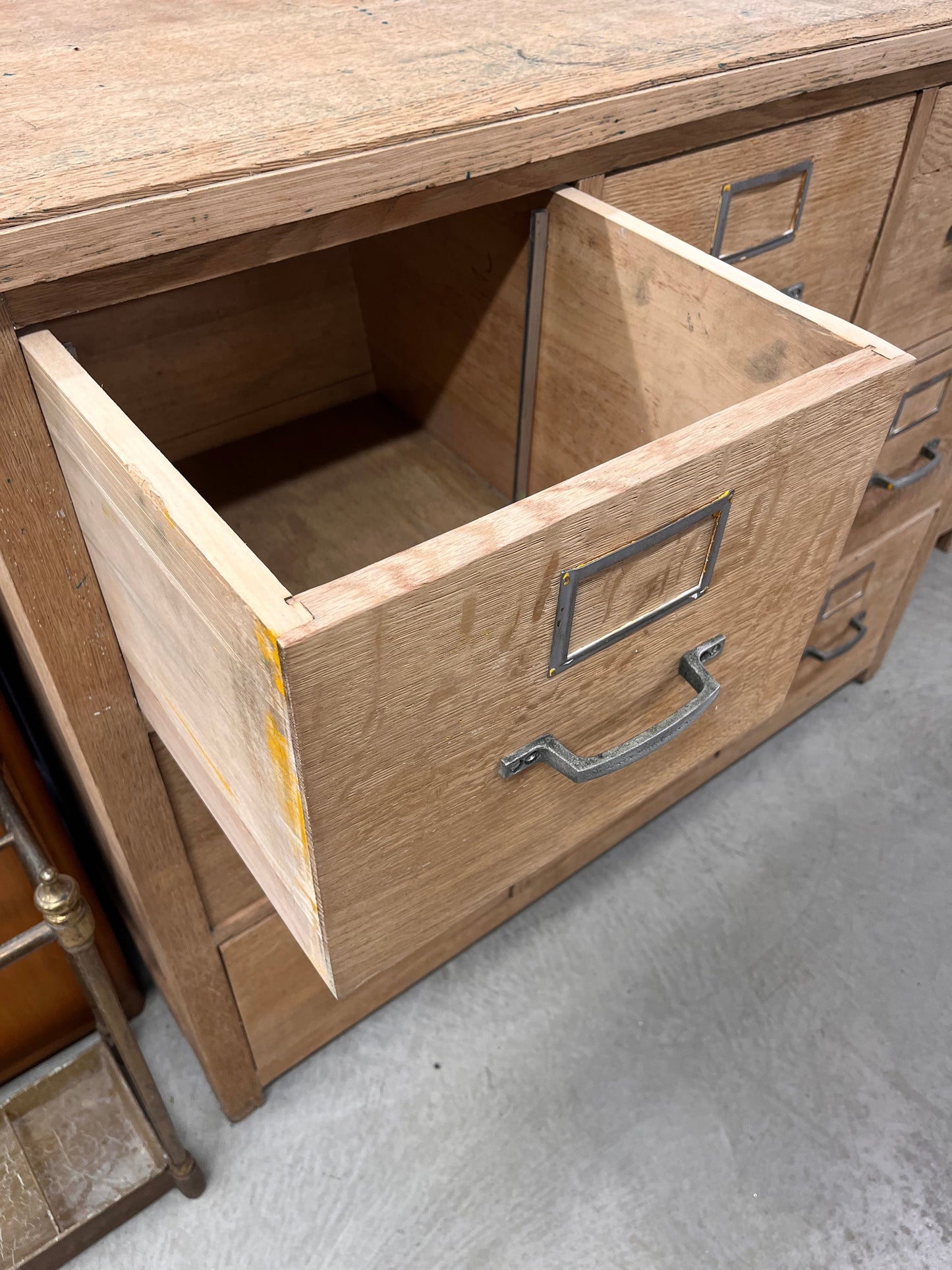 Meuble en chêne à 9 tiroirs