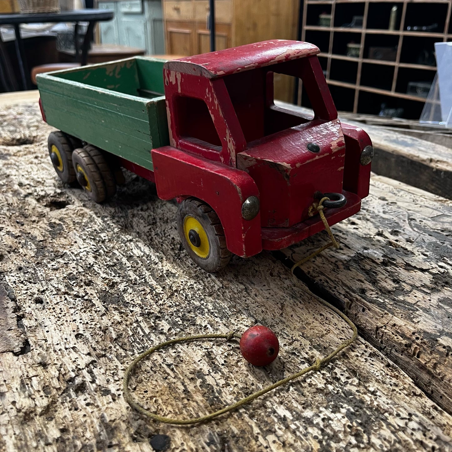 Camion en bois