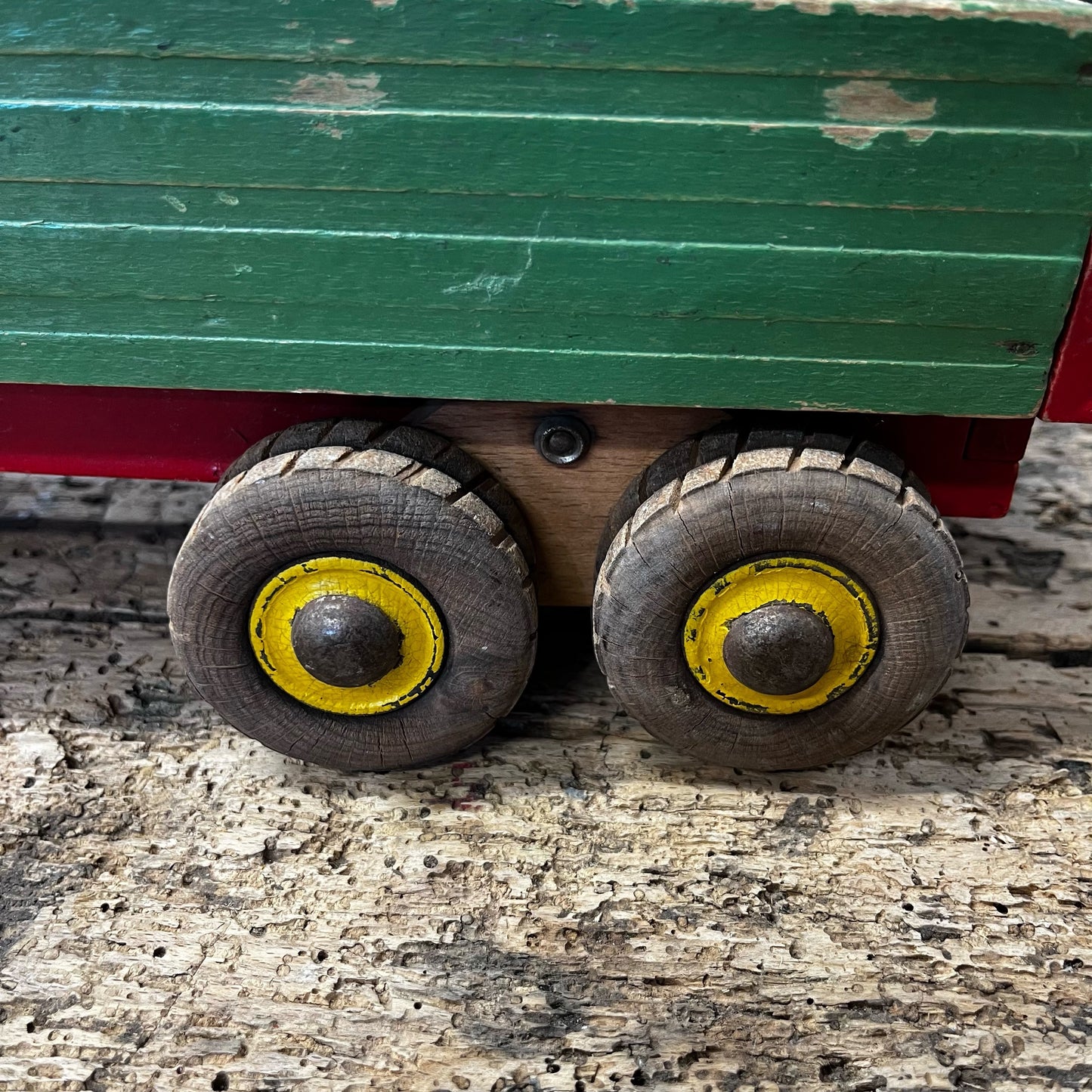 Camion en bois