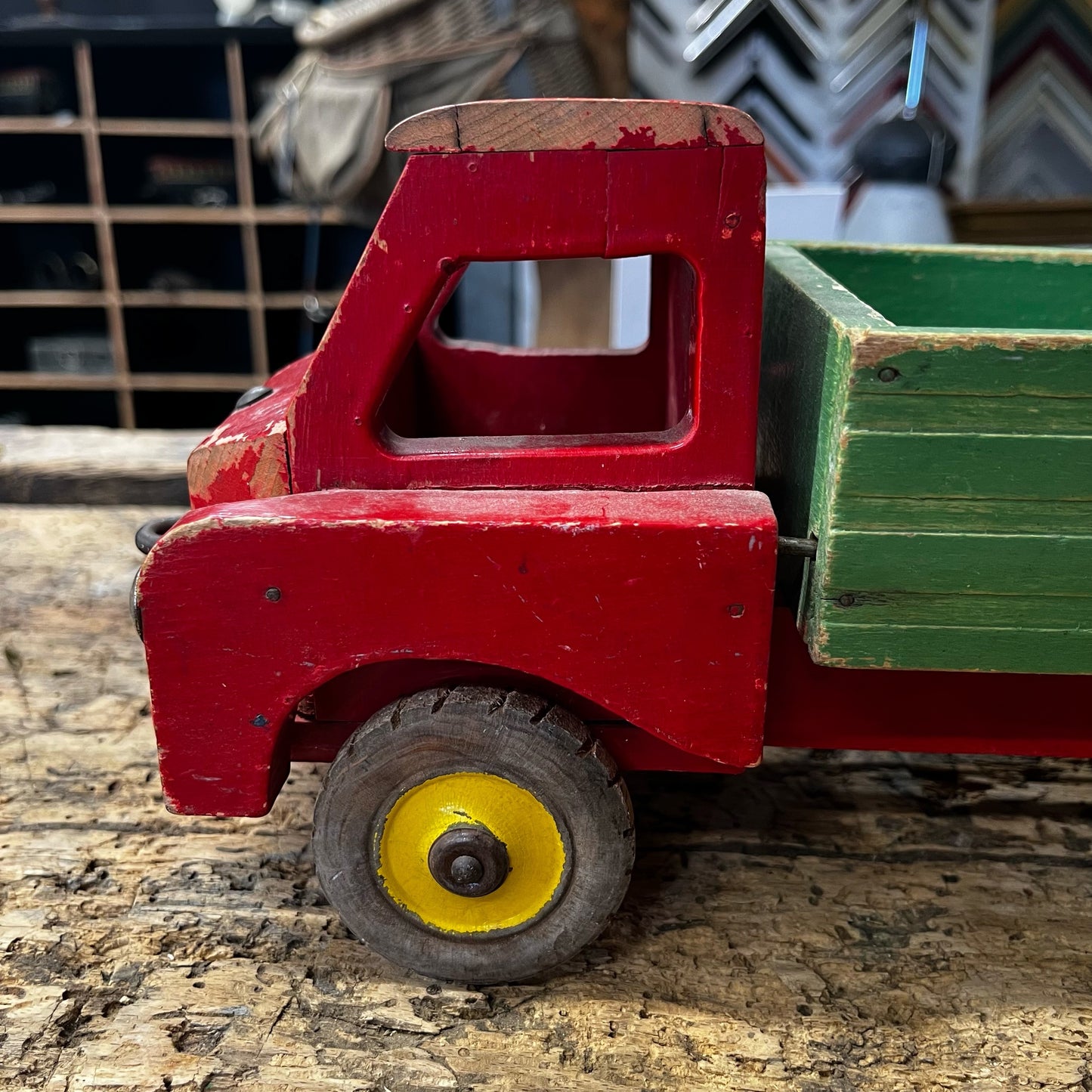 Camion en bois