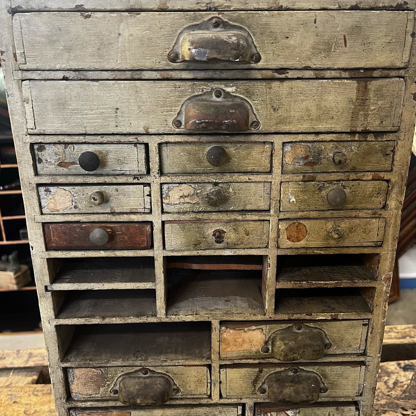 Ancien meuble d'horloger