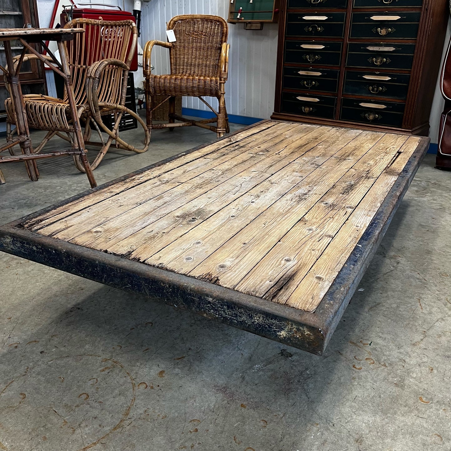 Table basse sur roulette