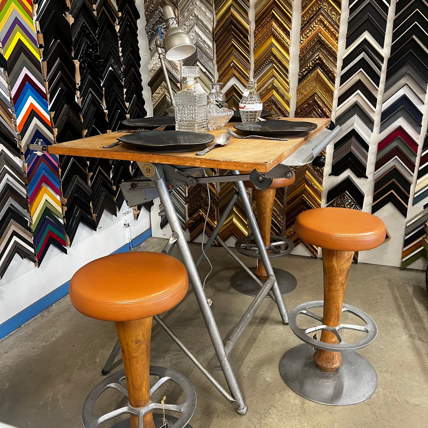Ensemble table à dessin / Mange debout + chaise