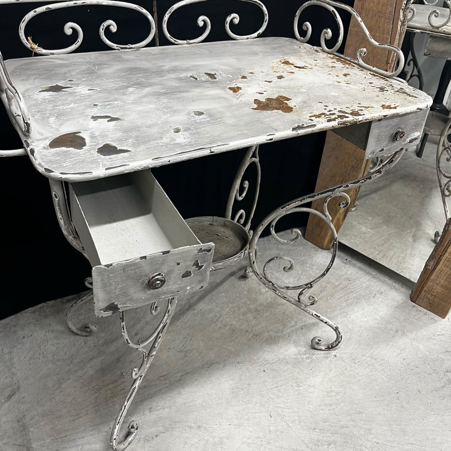 Table toilette en fer forgé