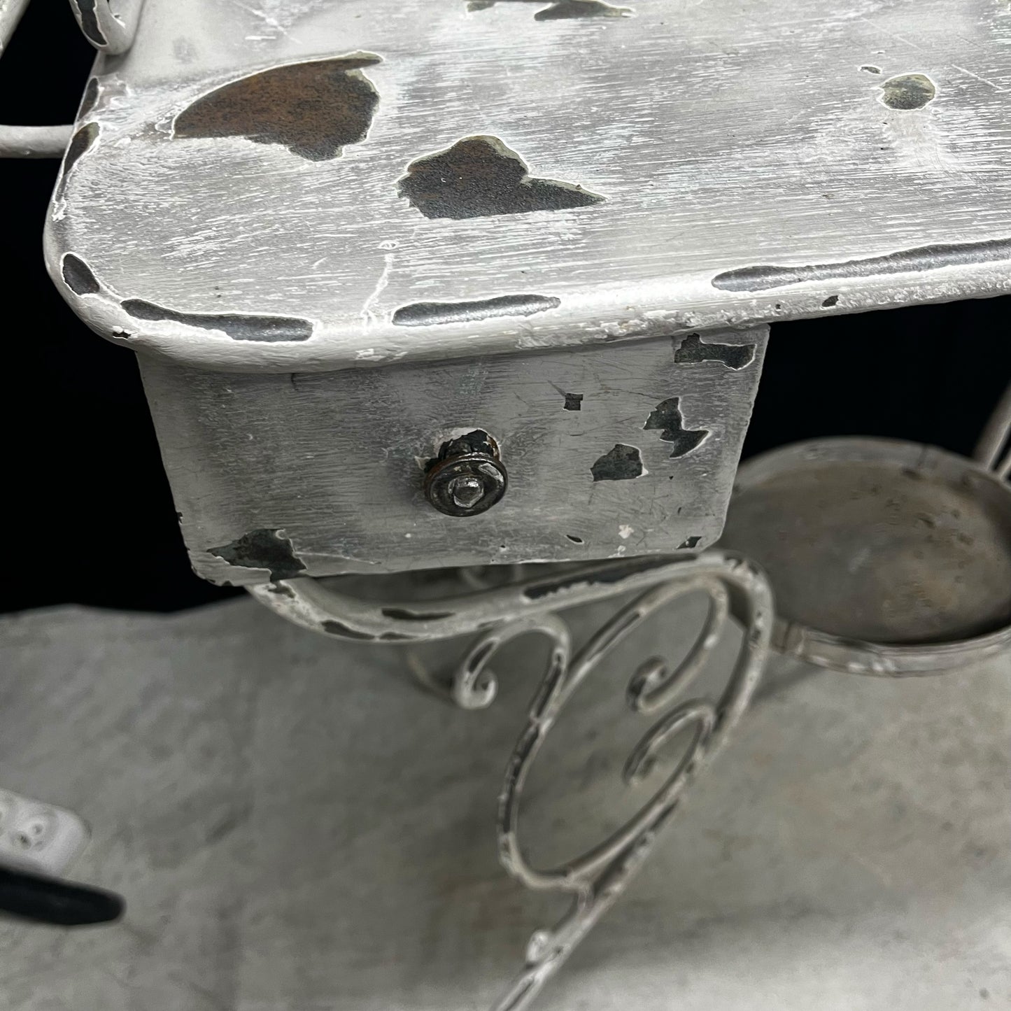 Table toilette en fer forgé