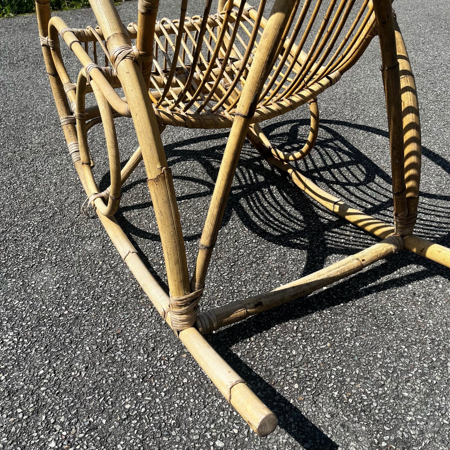 Rocking chair en rotin