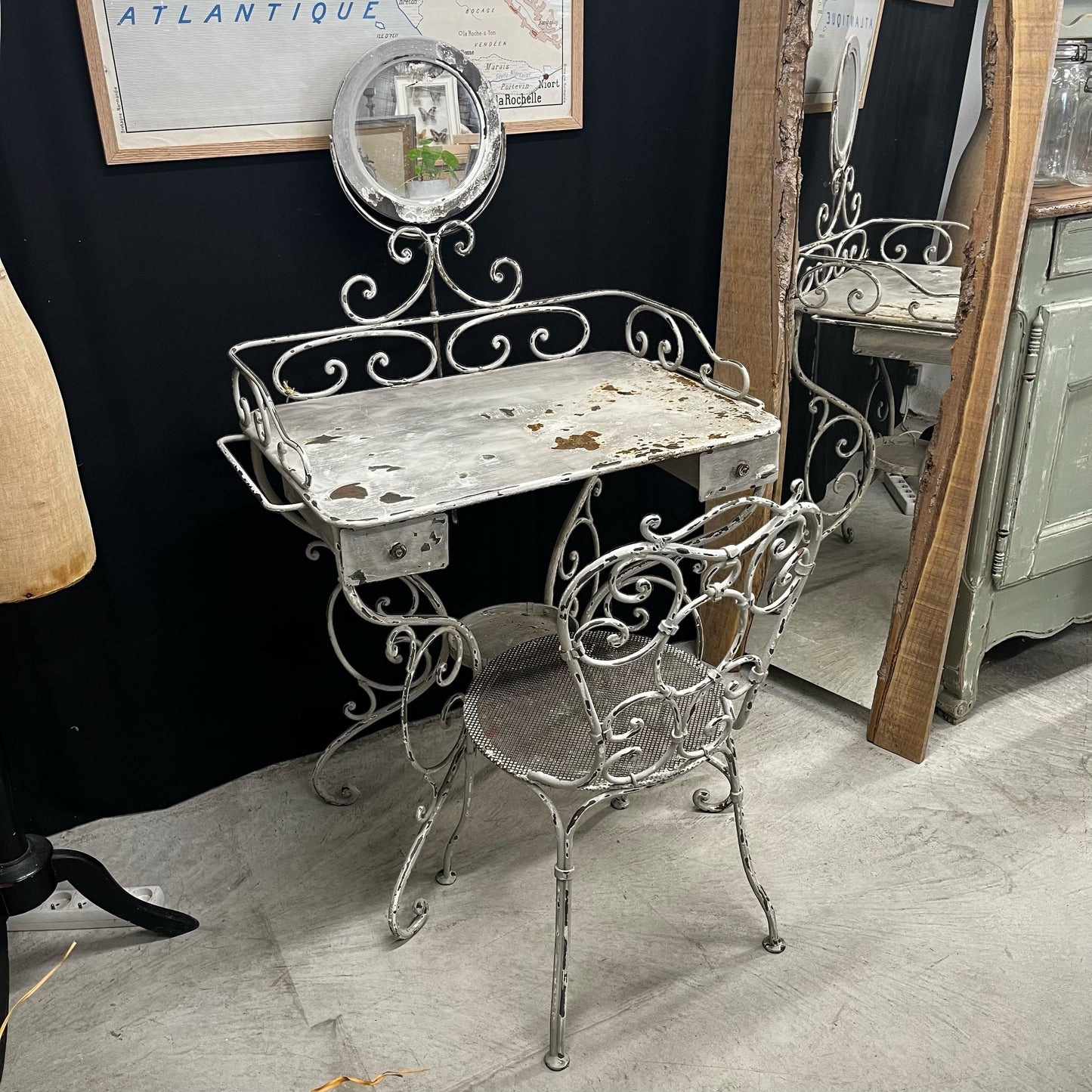 Table toilette en fer forgé