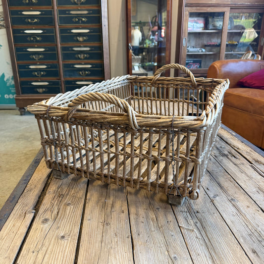 Panier en rotin ancien