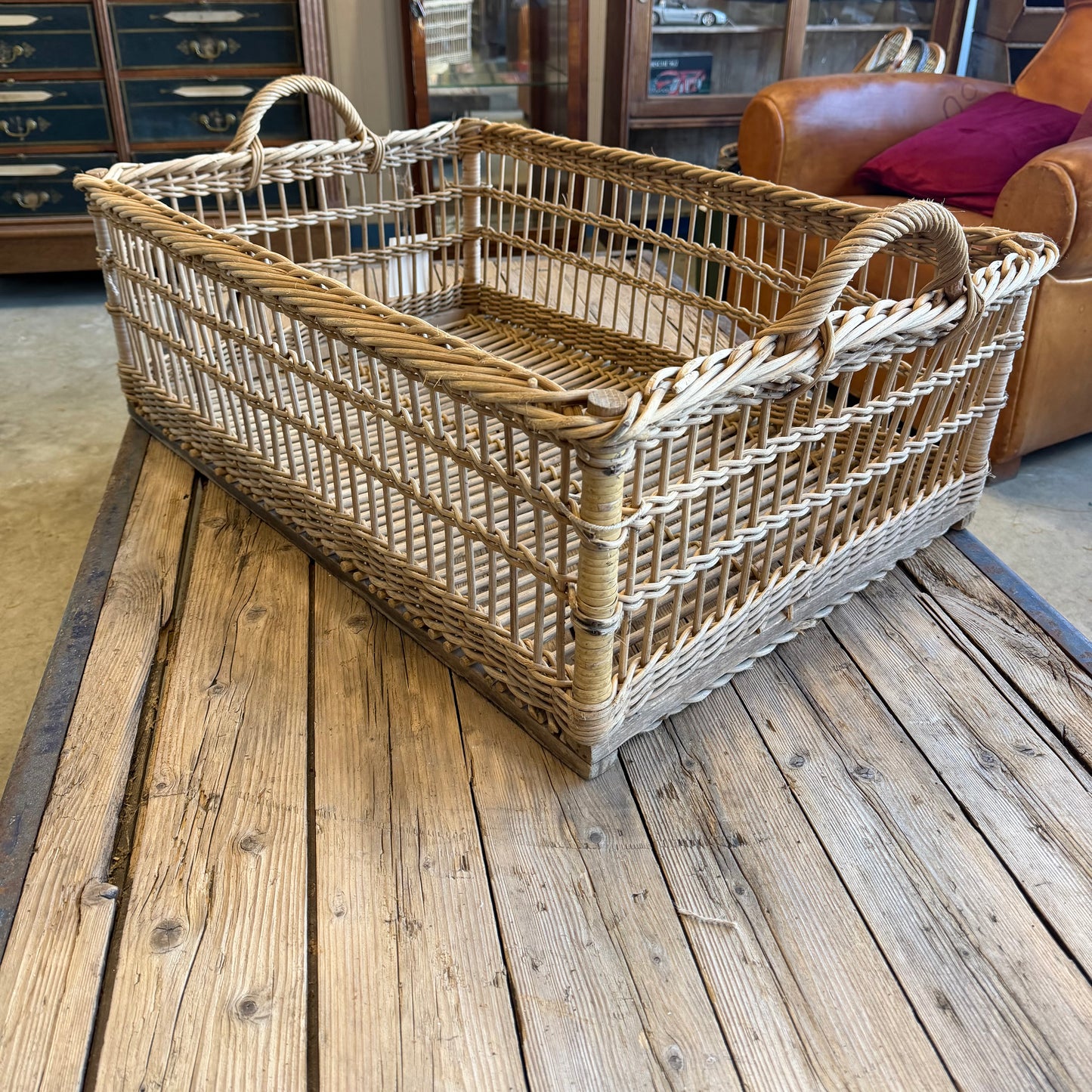 Panier en rotin ancien