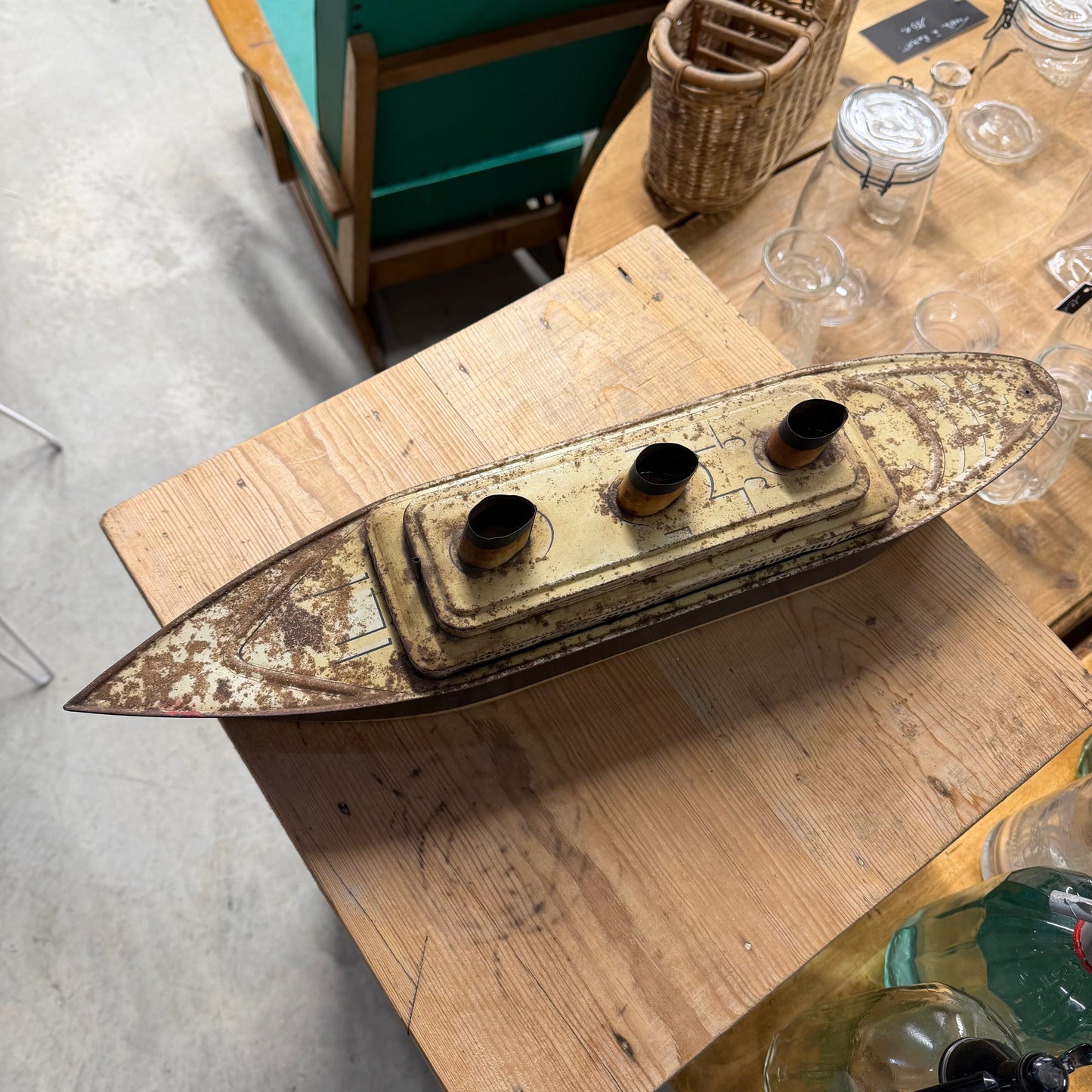 Très rare boîte de gateaux "Le Normandie" 1935