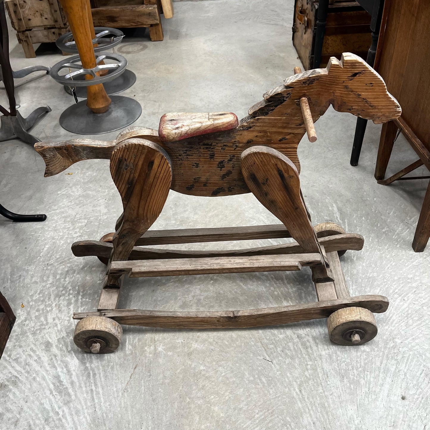 Cheval en Bois sur roulette